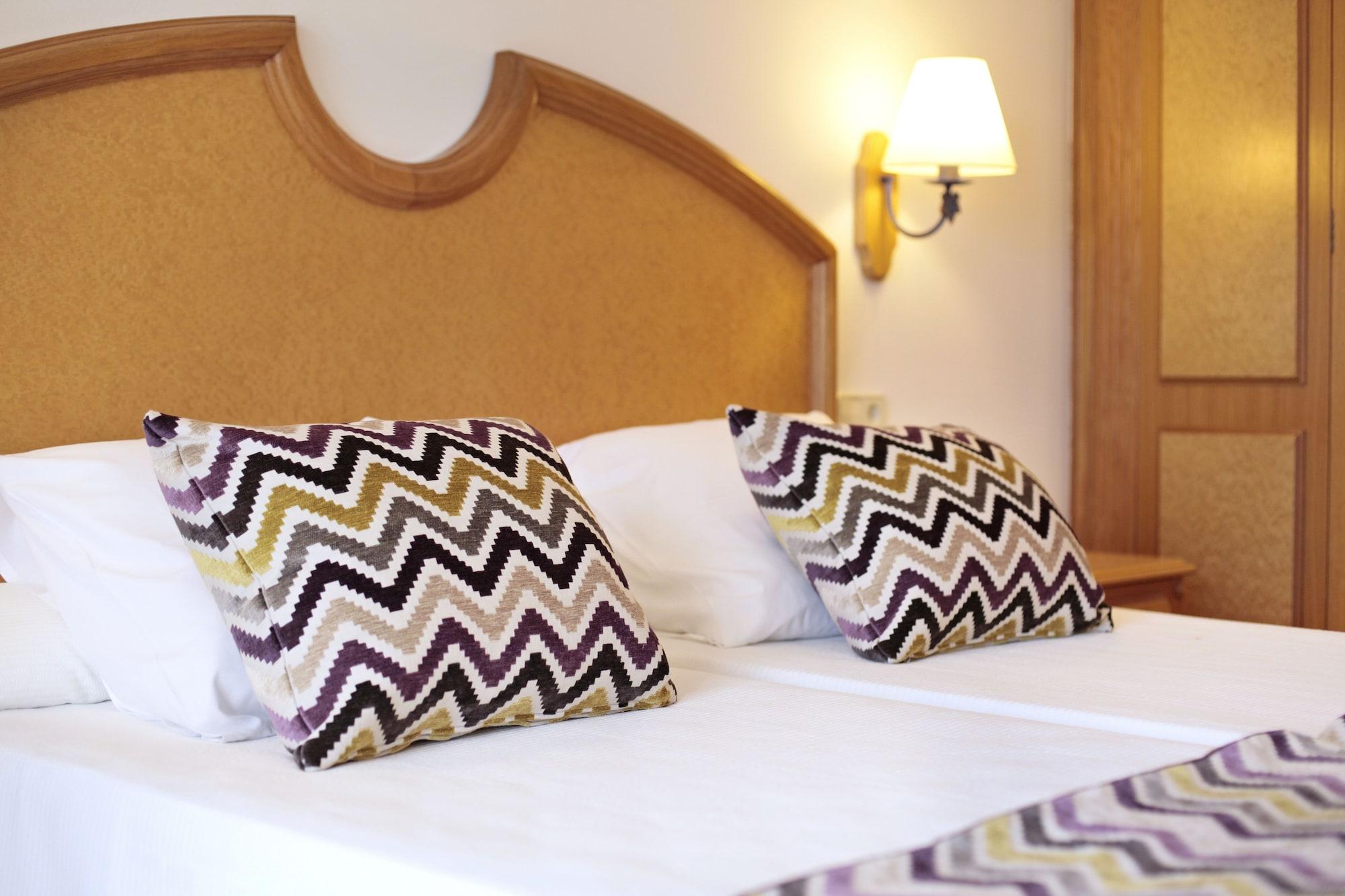 Grupotel Santa Eularia & Spa - Adults Only Санта-Эулалия-дель-Рио Экстерьер фото