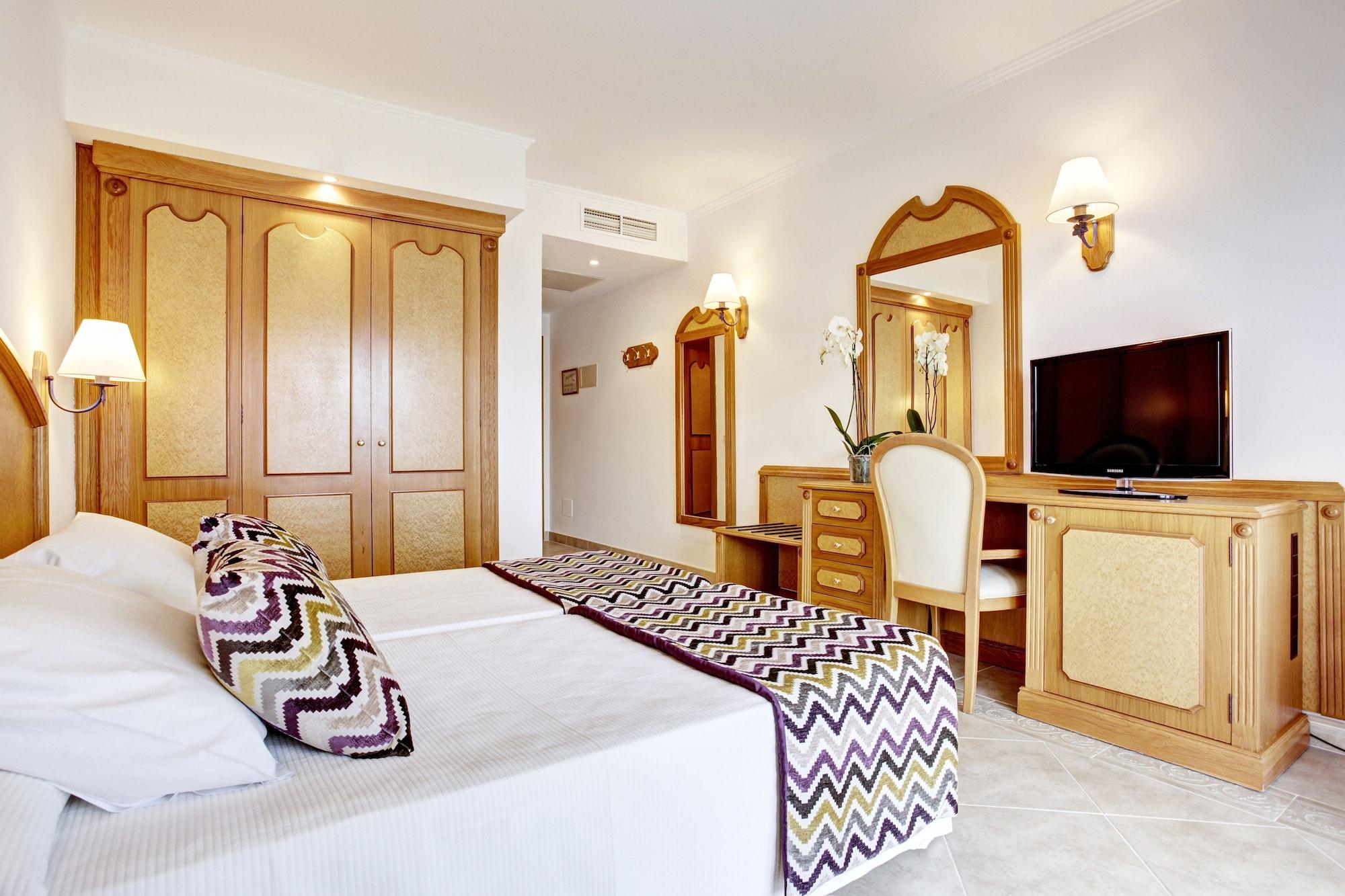 Grupotel Santa Eularia & Spa - Adults Only Санта-Эулалия-дель-Рио Экстерьер фото